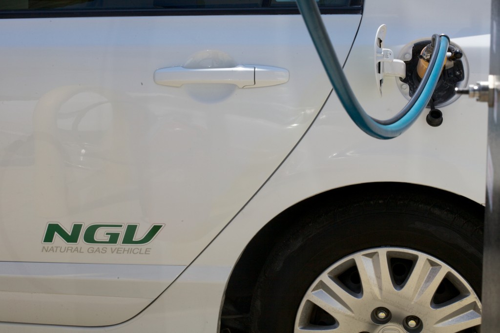 Compressed natural gas (CNG) vehicle